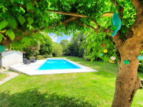 Belle familiale avec piscine à 15 min des plages!, Saubrigues